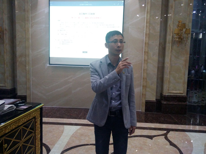 2017年11月2日晚，生命不息，學(xué)習(xí)不止金艾陶法定學(xué)習(xí)日，11月全公司人員學(xué)習(xí)會圓滿結(jié)束，一起分享《干法》，樂于工作，開心生活，即使在苦難中，只要拼命工作，就能帶來不可思議的好運。過好每一天，就是成功之道！