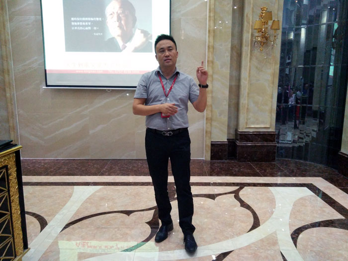 2017年11月2日晚，生命不息，學(xué)習(xí)不止金艾陶法定學(xué)習(xí)日，11月全公司人員學(xué)習(xí)會圓滿結(jié)束，一起分享《干法》，樂于工作，開心生活，即使在苦難中，只要拼命工作，就能帶來不可思議的好運。過好每一天，就是成功之道！