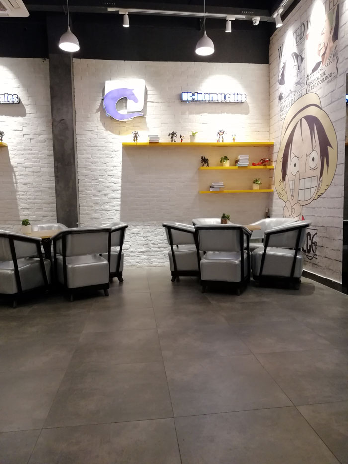 金艾陶現代仿古磚案例:別說了,一起去這個1000方的網咖開黑!