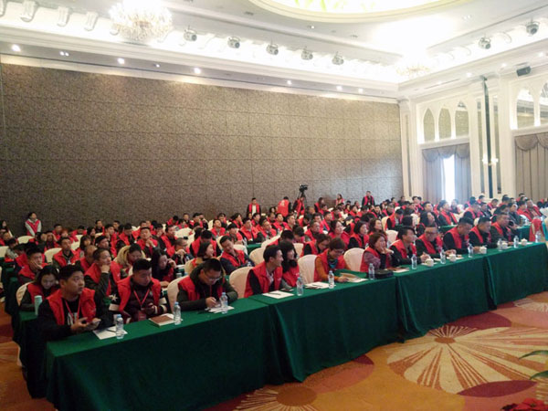 金艾陶瓷磚“大格局·大趨勢(shì)·大變革”2018年度經(jīng)銷商峰會(huì)圓滿結(jié)束